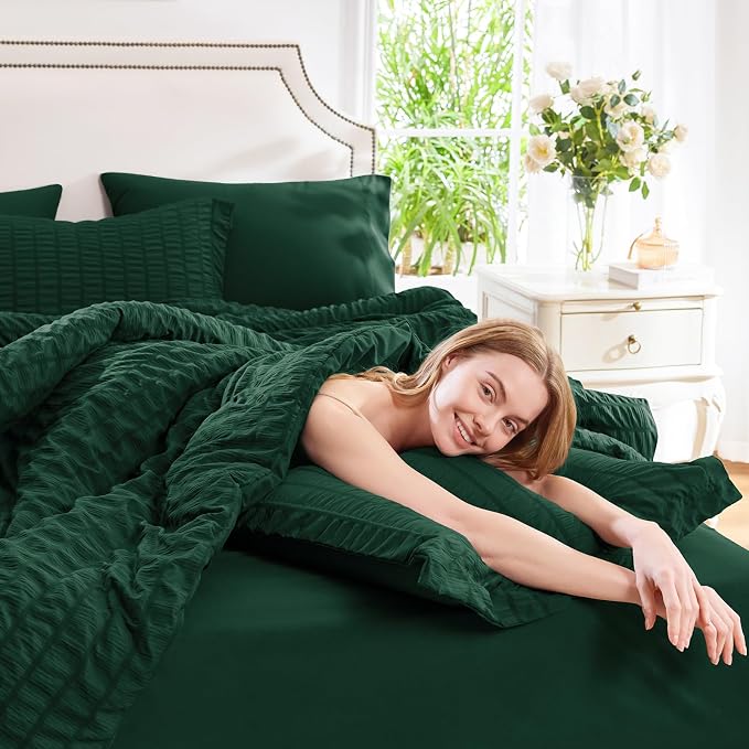 Twin Comforter Set, 5 Pieces Emerald Green Seersucker Bed in a Bag | OEKO-TEX Certified, All Season Bedding Sets with 240 GSM Down Alternative Comforter, Flat & Fitted Sheets, Pillowcase & Sham