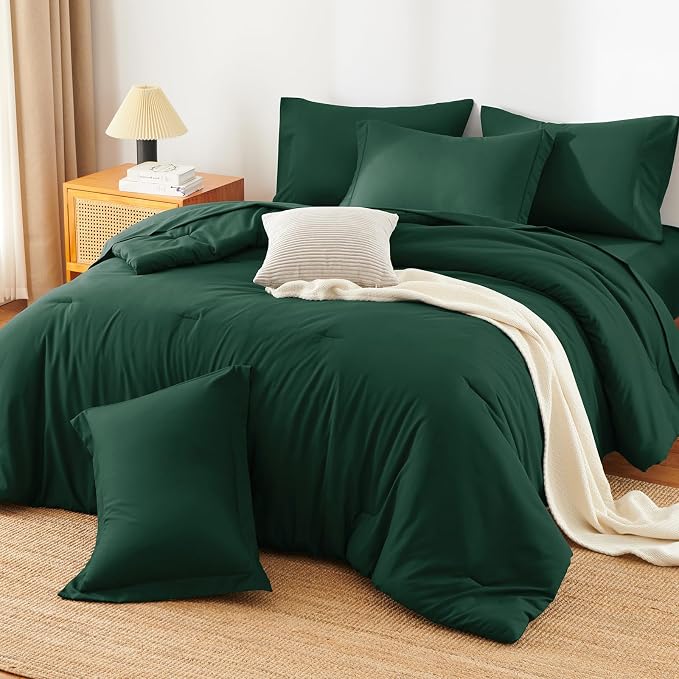 HIMEET Queen Comforter Set 7-Piece Point-Quilted Bed in a Bag Emerald Green | OEKO-TEX Certified, Lightweight 240 GSM Comforter, Flat Sheet, 14-Inch Deep-Pocket Fitted Sheet, Pillowcases & Shams