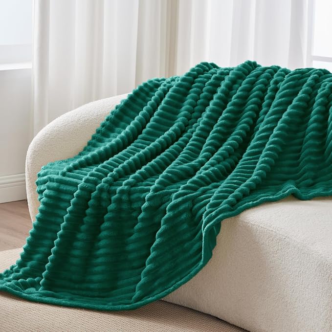 BEDELITE Ribbed Fleece Throw Blanket for Couch, Emerald Green, 50"x60" | Ultra-Soft Plush Fleece, Cozy, Warm Yet Lightweight, Ribbed Texture, Home Decor, Machine Washable, Giftable, All-Season Use