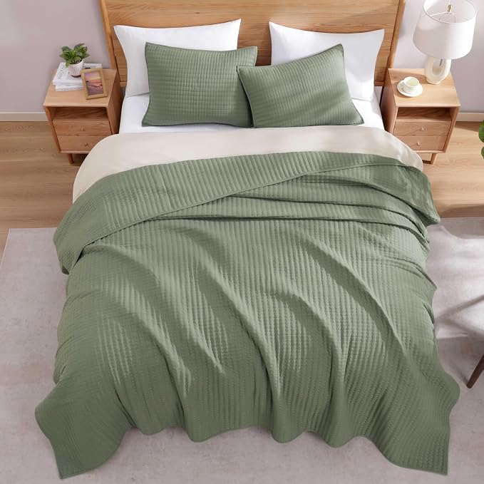 Sage Green California/Oversized King Size Quilt Bedding Set | Lightweight Soft Bedspreads Coverlet with 2 Pillow Shams for All Season, 120" x 110"