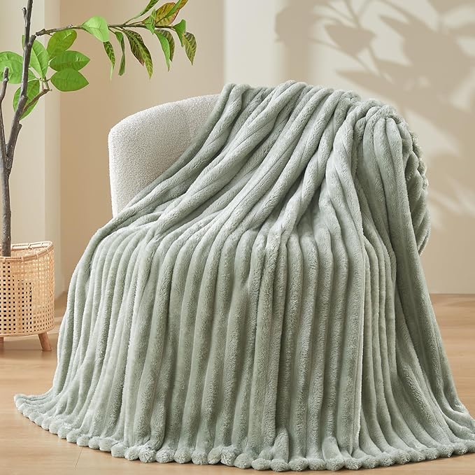 NEWCOSPLAY Fleece Ribbed Cozy King Blanket for Couch, Sage Green, 90"x110" | Premium Silky Flannel Blanket, Soft Lightweight Fluffy Throw Blanket for Bed Sofa Decor, Gift for All Season Use