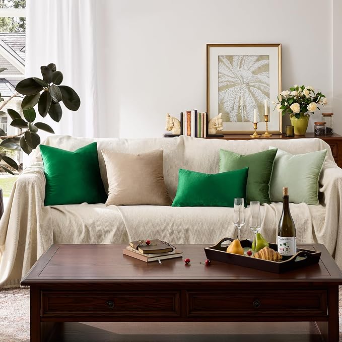 GIGIZAZA Green Velvet Pillow Covers 20x20 Decorative Pillows Pack of 2 | Throw Pillows for Couch Sofa,280gsm Soft Textured Fabric,Modern Square Pillowcases,Luxury Cushion Covers