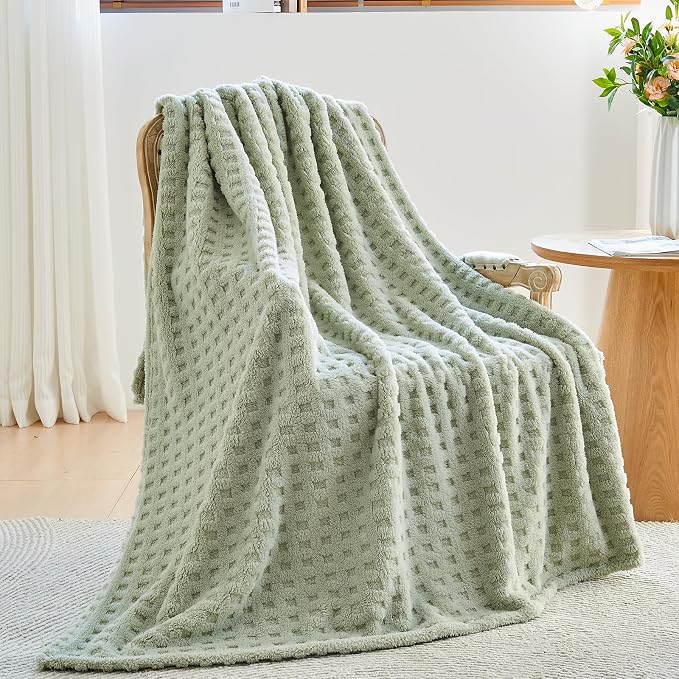 NEWCOSPLAY 3D Checkered Flannel Queen Blanket, Sage Green, 90"x90" | Super Soft Cute Lightweight Decorative Premium Silky Fleece Blanket for Couch Sofa Bed, Gift for Women Men, All Season Use