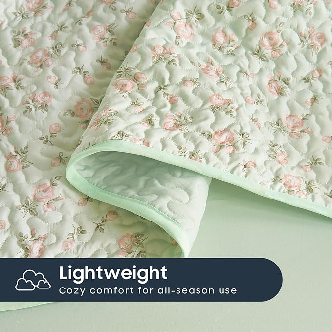 Wake In Cloud - Floral Quilt Set, Coquette Cottagecore Shabby Chic Flower Pattern for Women Teen Girls, Reversible Lightweight Bedspread Coverlet, 3 Pieces, Green Pink, Twin/Twin XL Size