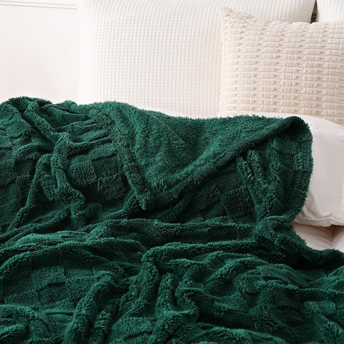 Green Fleece Throw Blanket 60”×80”Checkered Design for Couch Sofa | Super Soft Cozy Plush Microfiber 3D Square Pattern Flannel Blanket for Bed Lightweight for Adults,Women