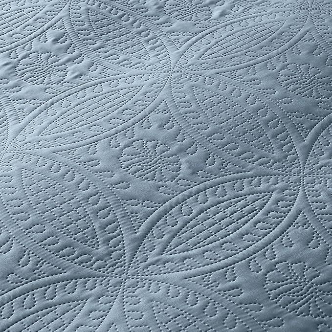 akkialla Dusty Blue King/Cal King Quilt Set,Ultrasonic Lightweight Bedspread Coverlet for Modern Minimalist Bedroom,Soft Microfiber Coin Pattern Bedding,3-Piece (1 Quilt,2 Pillow Shams)