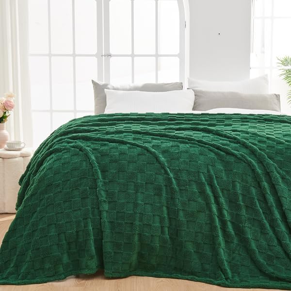 NEWCOSPLAY 3D Checkered Flannel Queen Blanket, Dark Green, 90"x90" | Super Soft Cute Lightweight Decorative Premium Silky Fleece Blanket for Couch Sofa Bed, Gift for Women Men, All Season Use