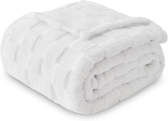 NEWCOSPLAY 3D Checkered Flannel Twin Blanket, White Checkered, 60"x80" | Super Soft Cute Lightweight Decorative Premium Silky Fleece Blanket for Couch Sofa Bed, Gift for Women Men, All Season Use