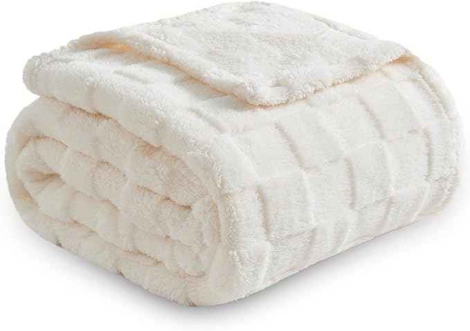 NEWCOSPLAY 3D Checkered Flannel King Blanket, Ivory Checkered, 90"x110" | Super Soft Cute Lightweight Decorative Premium Silky Fleece Blanket for Couch Sofa Bed, Gift for Women Men, All Season Use