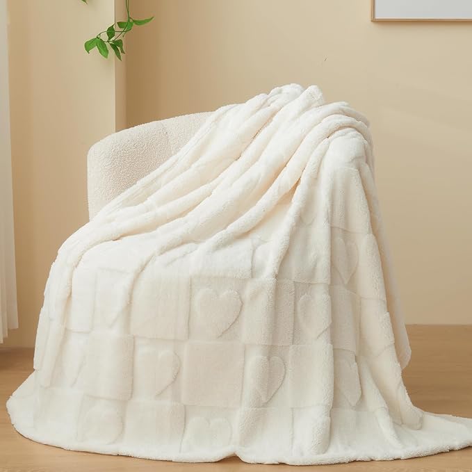 NEWCOSPLAY 3D Heart Checkered Flannel Queen Blanket, Ivory Love, 90"x90" | Super Soft Cute Lightweight Decorative Premium Silky Fleece Blanket for Couch Sofa Bed, Gift for Women Men, All Season Use