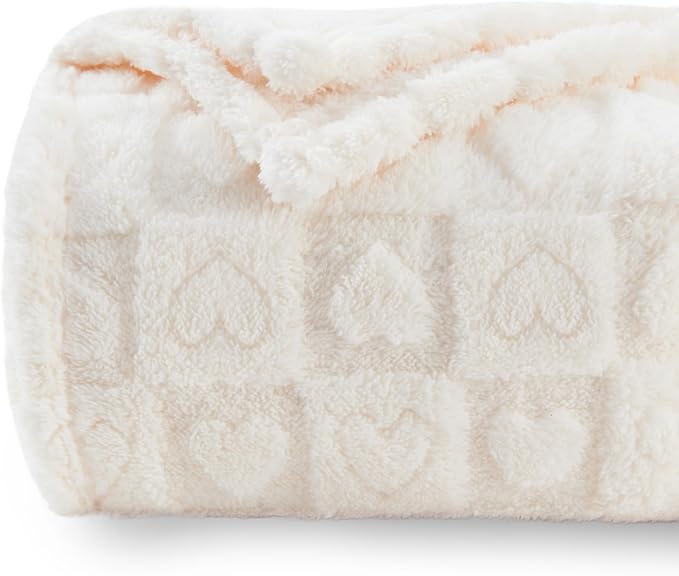 NEWCOSPLAY 3D Heart Checkered Flannel Throw Blanket, Ivory Heart, 50"x70" | Super Soft Cute Lightweight Decorative Premium Silky Fleece Blanket for Couch Sofa Bed, Gift for Women Men, All Season Use