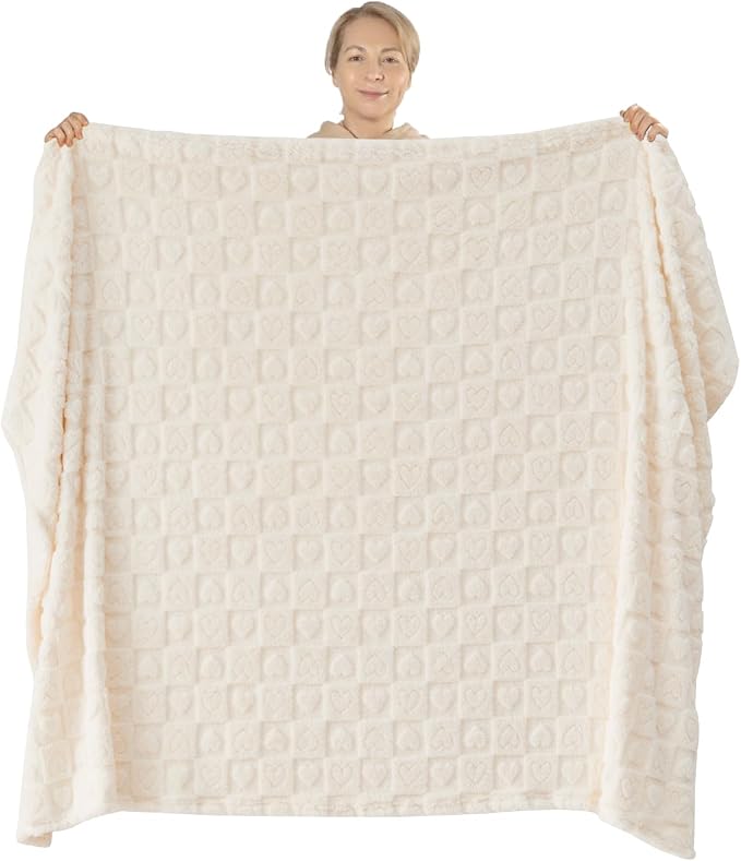 NEWCOSPLAY 3D Heart Checkered Flannel Throw Blanket, Ivory Heart, 50"x70" | Super Soft Cute Lightweight Decorative Premium Silky Fleece Blanket for Couch Sofa Bed, Gift for Women Men, All Season Use