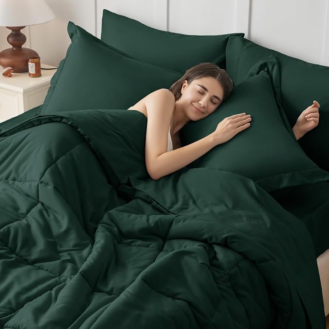 JOLLYVOGUE Queen Comforter Set, Ultra-Soft Bed in a Bag Queen Size 7 Pieces, Oeko-TEX Certified Bedding Set with Down Alternative Comforter, Sheets, Pillowcases & Shams, Emerald Green