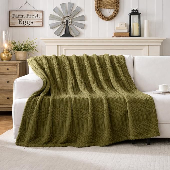Green Throw Blanket - Soft & Fluffy Fleece, Cute & Aesthetic, Perfect for Sofa, Couch, Chair, Bed, Living Room & Bedroom, All-Season Use, Push & Cozy Decorative Blanket 50"x60"
