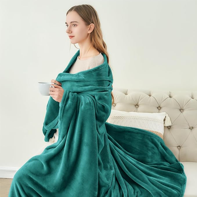BEDELITE Fleece Blanket Soft Plush Twin Size Blanket Emerald Green 60"x80" | Ultra Soft Fleece, Plush Microfiber, Lightweight Warmth, All Season Comfort, Fade Resistant, Machine Washable, Couch Sofa Bed