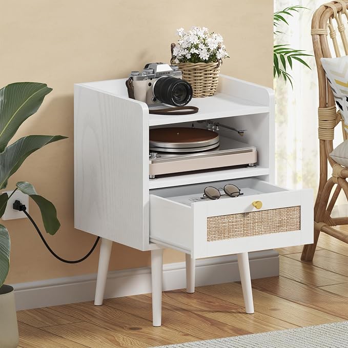 MECHYIN Night Stand Set 2, Nightstands Set of 2 with Charging Station, Rattan Side Tables with Solid Wood Legs, Boho Bedside End Table for Apartment Bedroom Dorm Small Space