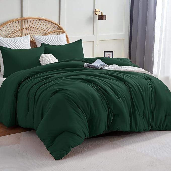 Oversized King Comforter Set 3 Pieces Emerald Green Quilted Bedding | 270 GSM Down Alternative Fill, 4 Corner Ties for Duvet Insert Use, All Season, OEKO-TEX Certified, 2 Pillowcases, 120 x 98 in