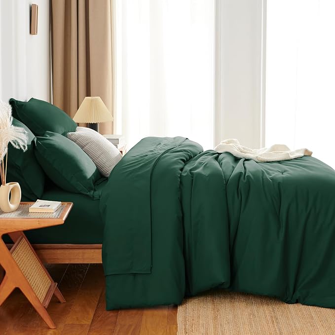 HIMEET Queen Comforter Set 7-Piece Point-Quilted Bed in a Bag Emerald Green | OEKO-TEX Certified, Lightweight 240 GSM Comforter, Flat Sheet, 14-Inch Deep-Pocket Fitted Sheet, Pillowcases & Shams
