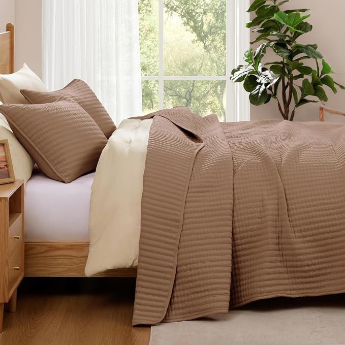 Oversized King Quilt-Brown Lightweight Bedspreads Quilt Bedding Set | Soft Coverlet with 2 Shams for All Seasons, Suitable for Bed, Couch, 102"x110"