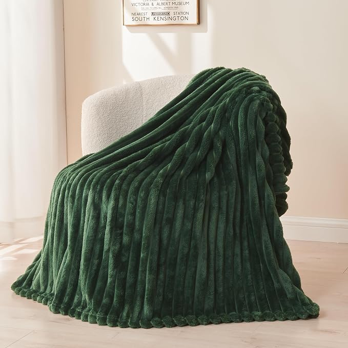 NEWCOSPLAY Fleece Ribbed Cozy King Blanket for Couch, Dark Green, 90"x110" | Premium Silky Flannel Blanket, Soft Lightweight Fluffy Throw Blanket for Bed Sofa Decor, Gift for All Season Use