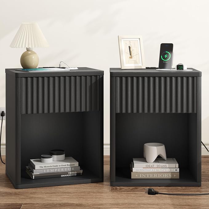 Fluted Black Nightstands Set of 2 w/Charging Station, Wooden End Table Bed Side Table with Curved Drawer, Mid Century Modern Fluted Night Stand with Rounded Edge for Bedroom, Living Room