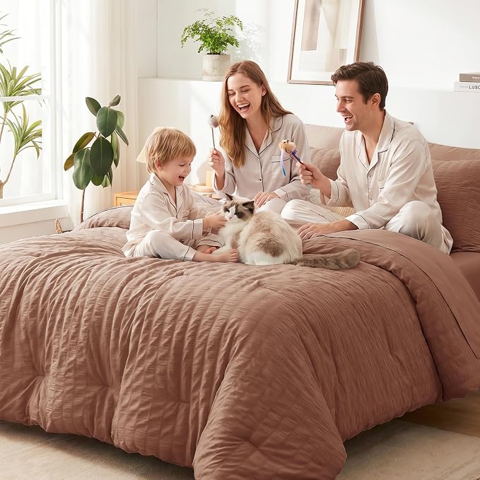 Full Comforter Sets, 7 Pieces Mocha Mousse Seersucker Bed in a Bag | OEKO-TEX Certified, All Season Bedding Set with 240 GSM Down Alternative Comforter, Flat & Fitted Sheets, Pillowcases & Shams