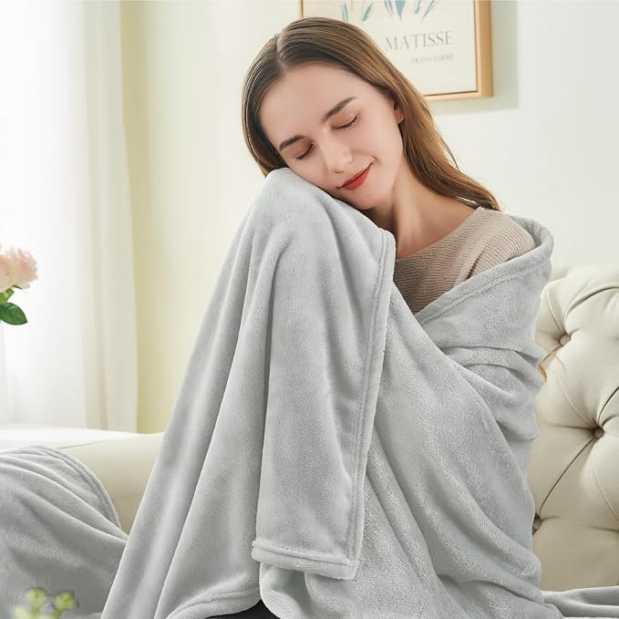 BEDELITE Fleece Blanket Soft Plush Throw for Couch Light Grey 50"x60" | Ultra Soft Fleece, Plush Microfiber, Lightweight Warmth, All Season Comfort, Fade Resistant, Machine Washable, Couch Sofa Bed