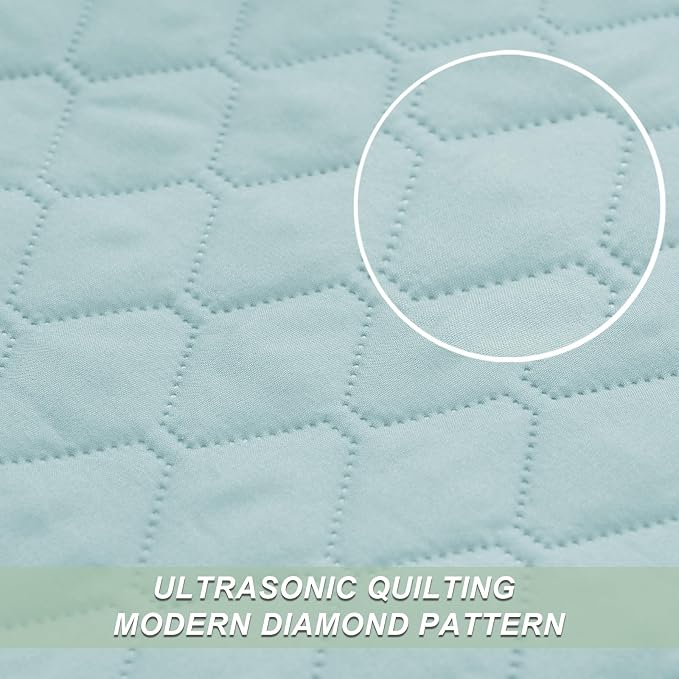 Exclusivo Mezcla Reversible Twin Quilt Bedding Set, Light Blue | Lightweight Bedspreads with 1 Pillow Sham, Soft Microfiber, All Season Bed Coverlets for Dorm Bedroom Guest Room, 68x88 Inch