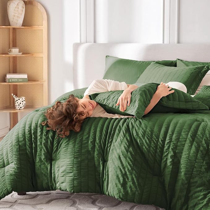5 Pieces Twin Comforter Set, Seersucker Bed in a Bag Twin Size, All Season Luxury Bedding Set with Comforter, Flat Sheet, Fitted Sheet, Pillowcase & Sham, Dark Green