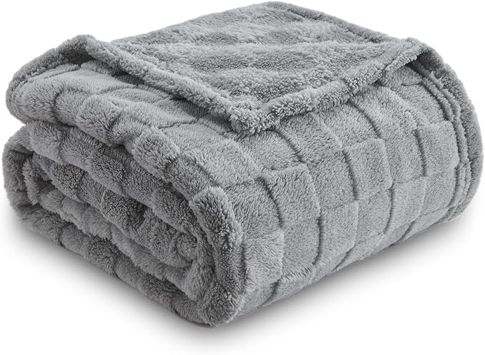 NEWCOSPLAY 3D Checkered Flannel Throw Blanket, Grey Checkered, 50"x70" | Super Soft Cute Lightweight Decorative Premium Silky Fleece Blanket for Couch Sofa Bed, Gift for Women Men, All Season Use