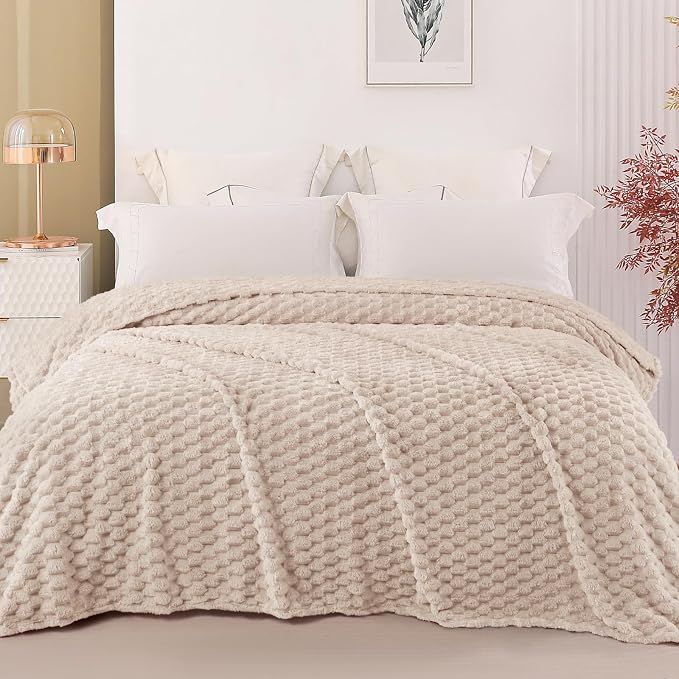 Exclusivo Mezcla 3D Fleece King Size Blanket for Bed, Camel | Extra Soft Fuzzy Plush Lightweight Bed Blankets, Cozy Fluffy Decorative Blankets for All Seasons, 90x104 Inches
