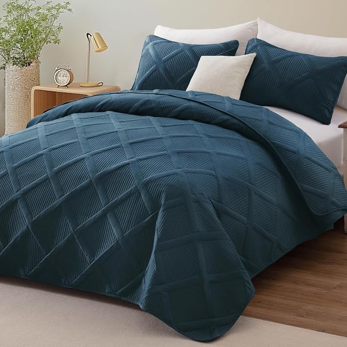 Exclusivo Mezcla Quilt King Size, Navy Blue | Soft Bedspreads with 2 Pillow Shams, Modern Striped Pattern, Lightweight Bedding Set Coverlets for All Seasons, 104x96 Inch