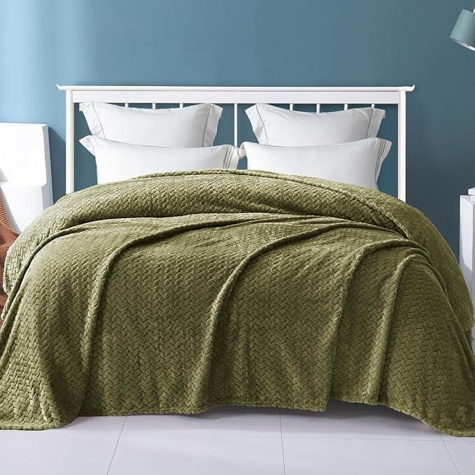 Exclusivo Mezcla Soft Fleece Bed Blanket Twin Size, 60”x80”, Olive Green | Cozy Fluffy Lightweight Blankets for Summer, Decorative Plush Flannel Throws for Living Room, Bedroom with Leaves Pattern