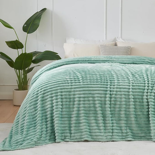 NEWCOSPLAY Fleece Ribbed Cozy King Blanket for Couch, Mint Green, 90"x110" | Premium Silky Flannel Blanket, Soft Lightweight Fluffy Throw Blanket for Bed Sofa Decor, Gift for All Season Use