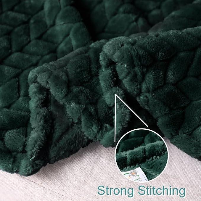 Exclusivo Mezcla Fleece Throw Blanket for Couch Sofa, 50”x70”, Forest Green | Oversized Soft Cozy Fluffy Blankets for Summer, Decorative Plush Flannel Throws for Living Room, Bedroom with Leaves Pattern