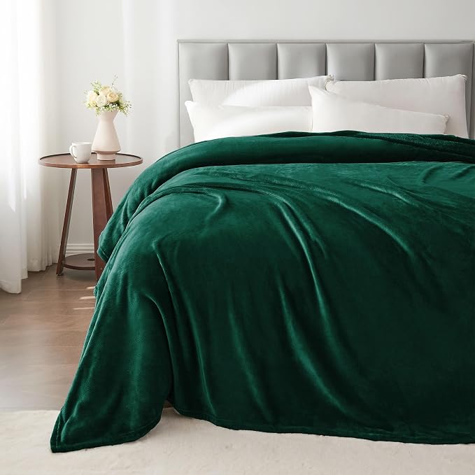 BEDELITE Fleece Blanket Soft Plush Throw for Couch Forest Green 50"x60" | Ultra Soft Fleece, Plush Microfiber, Lightweight Warmth, All Season Comfort, Fade Resistant, Machine Washable, Couch Sofa Bed