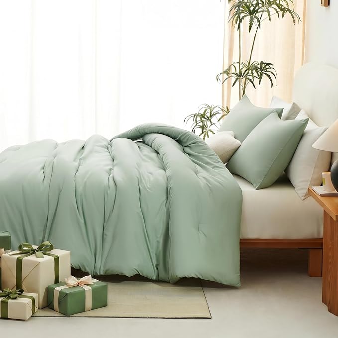 King Comforter Set, 3 Pieces Down Alternative Bedding, Sage Green | 270 GSM All Season Comforter with 4 Corner Ties for Use as a Duvet Insert, OEKO-TEX Certified, 2 Pillowcases, 102 x 90 in