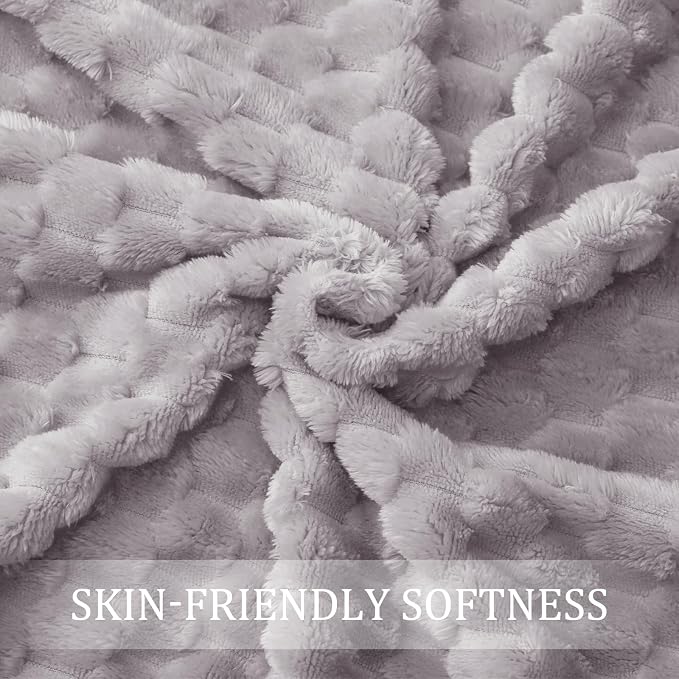 Exclusivo Mezcla 3D Fleece King Size Blanket for Bed, Light Grey | Extra Soft Fuzzy Plush Lightweight Bed Blankets, Cozy Fluffy Decorative Blankets for All Seasons, 90x104 Inches