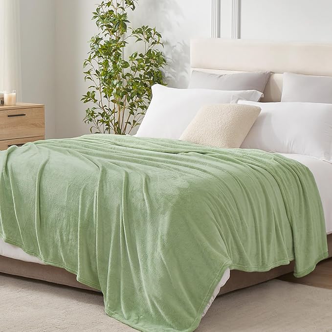 Hansleep King Sage Green Fleece Blanket, Soft Flannel Bed Blanket | Fuzzy Cozy Blanket 90x108 Inches, Multi-use for Bed, Sofa, Couch, Travel, Camping, All Season Warm Lightweight Cover