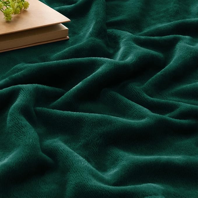 BEDELITE Fleece Blanket Soft Plush Throw for Couch Forest Green 50"x60" | Ultra Soft Fleece, Plush Microfiber, Lightweight Warmth, All Season Comfort, Fade Resistant, Machine Washable, Couch Sofa Bed