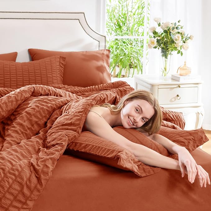 Queen Comforter Set, 7 Pieces Burnt Orange Seersucker Bed in a Bag | OEKO-TEX Certified, All Season Bedding Set with 240 GSM Down Alternative Comforter, Flat & Fitted Sheets, Pillowcases & Shams