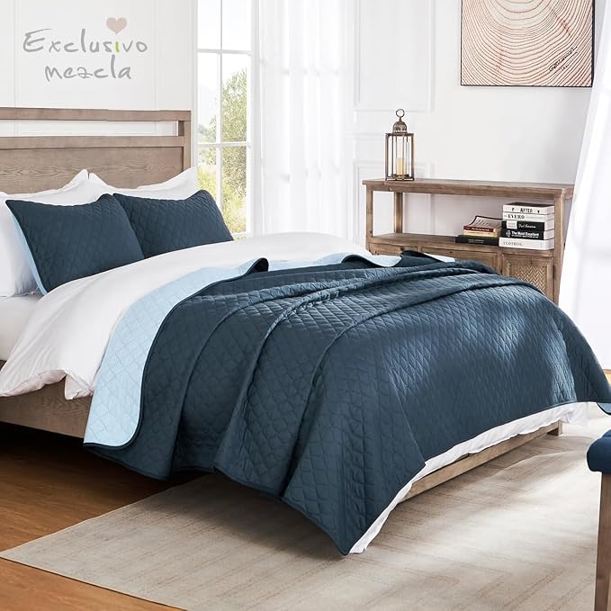 Exclusivo Mezcla Reversible Twin Quilt Bedding Set, Navy Blue | Lightweight Bedspreads with 1 Pillow Sham, Soft Microfiber, All Season Bed Coverlets for Dorm Bedroom Guest Room, 68x88 Inch