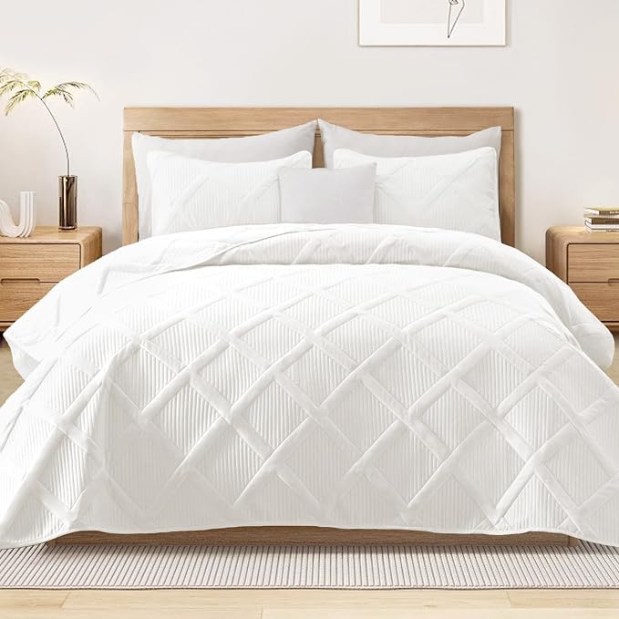 Exclusivo Mezcla Twin Size Quilt Set, White | Soft Bedspreads with 1 Pillow Sham, Modern Striped Pattern, Lightweight Bedding Set Coverlets for All Seasons, 68x88 Inch