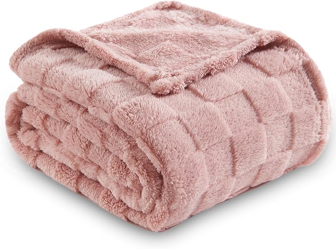 NEWCOSPLAY 3D Checkered Flannel King Blanket, Pink Checkered, 90"x110" | Super Soft Cute Lightweight Decorative Premium Silky Fleece Blanket for Couch Sofa Bed, Gift for Women Men, All Season Use