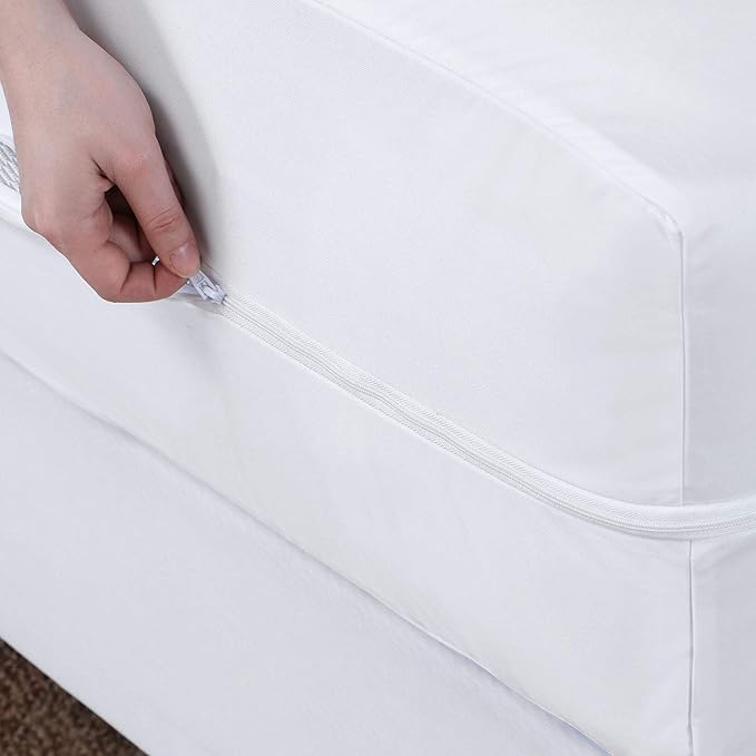 Guardmax Queen Mattress Protector Cover Zippered | 100% Waterproof Bed Bug Encasement | Soft, Hypoallergenic and Breathable | Queen Size (60"x80")