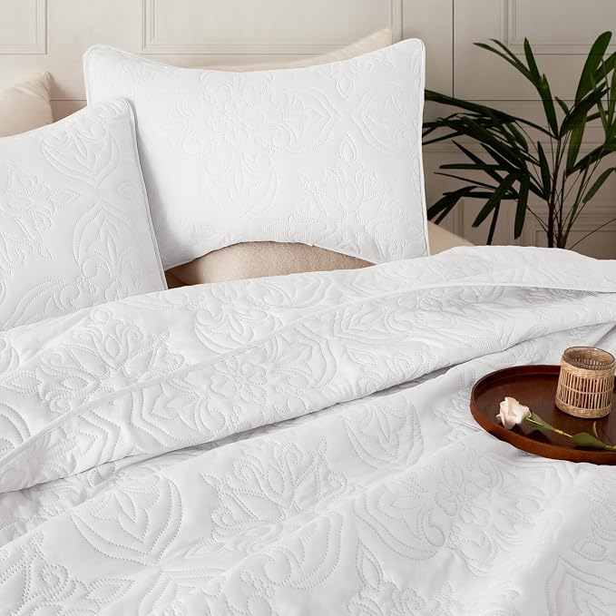 Whale Flotilla King Quilt Bedding Set Vintage Damask Reversible Bedspread | Suitable for Bed, 3 Pieces White Lightweight Breathable Quilt King Size, Ultrasonic Coverlet Bed Cover with 2 Pillow Shams