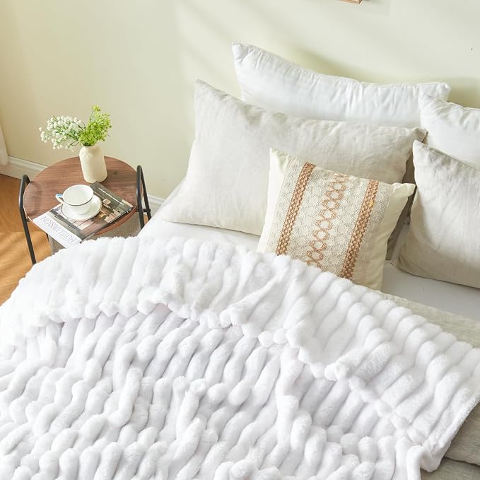 NEWCOSPLAY Fleece Ribbed Cozy King Blanket for Couch, White, 90"x110" | Premium Silky Flannel Blanket, Soft Lightweight Fluffy Throw Blanket for Bed Sofa Decor, Gift for All Season Use