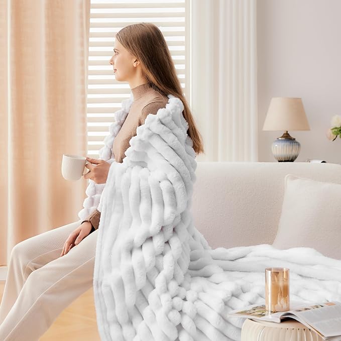 NEWCOSPLAY Fleece Ribbed Cozy King Blanket for Couch, White, 90"x110" | Premium Silky Flannel Blanket, Soft Lightweight Fluffy Throw Blanket for Bed Sofa Decor, Gift for All Season Use