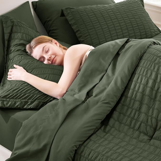 Queen Comforter Set, 7 Pieces Dark Green Seersucker Bed in a Bag | OEKO-TEX Certified, All Season Bedding Set with 240 GSM Down Alternative Comforter, Flat & Fitted Sheets, Pillowcases & Shams