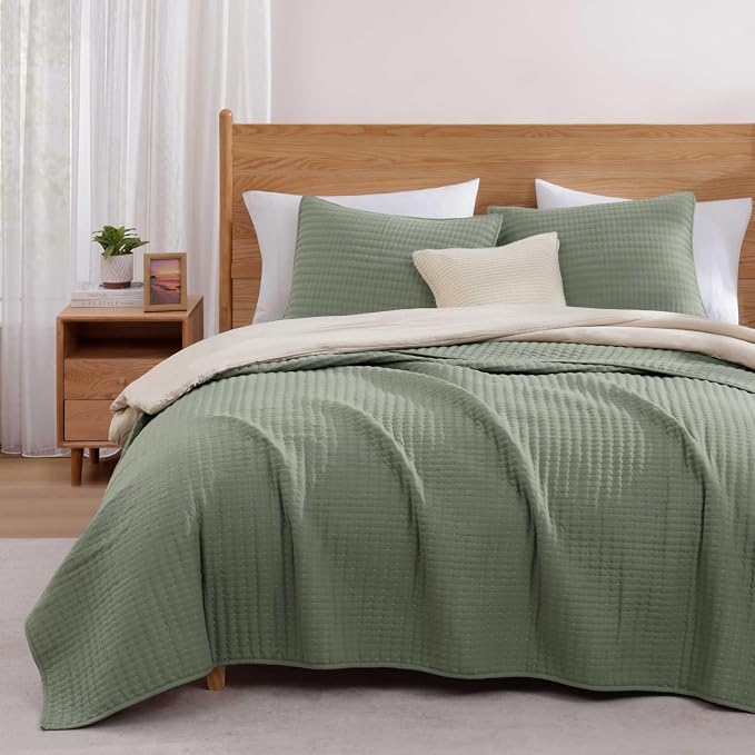 Sage Green California/Oversized King Size Quilt Bedding Set | Lightweight Soft Bedspreads Coverlet with 2 Pillow Shams for All Season, 120" x 110"